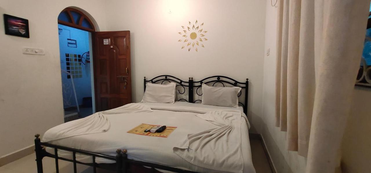 Rj14 Accommodations At Baga Beach Ngoại thất bức ảnh